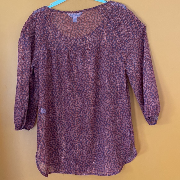 Beautiful sheer Lauren Conrad blouse in size XS made in Indonesia. - Picture 4 of 7